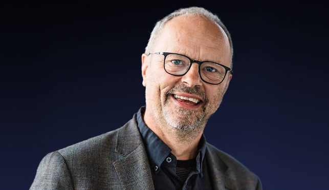 Robert Llewellyn